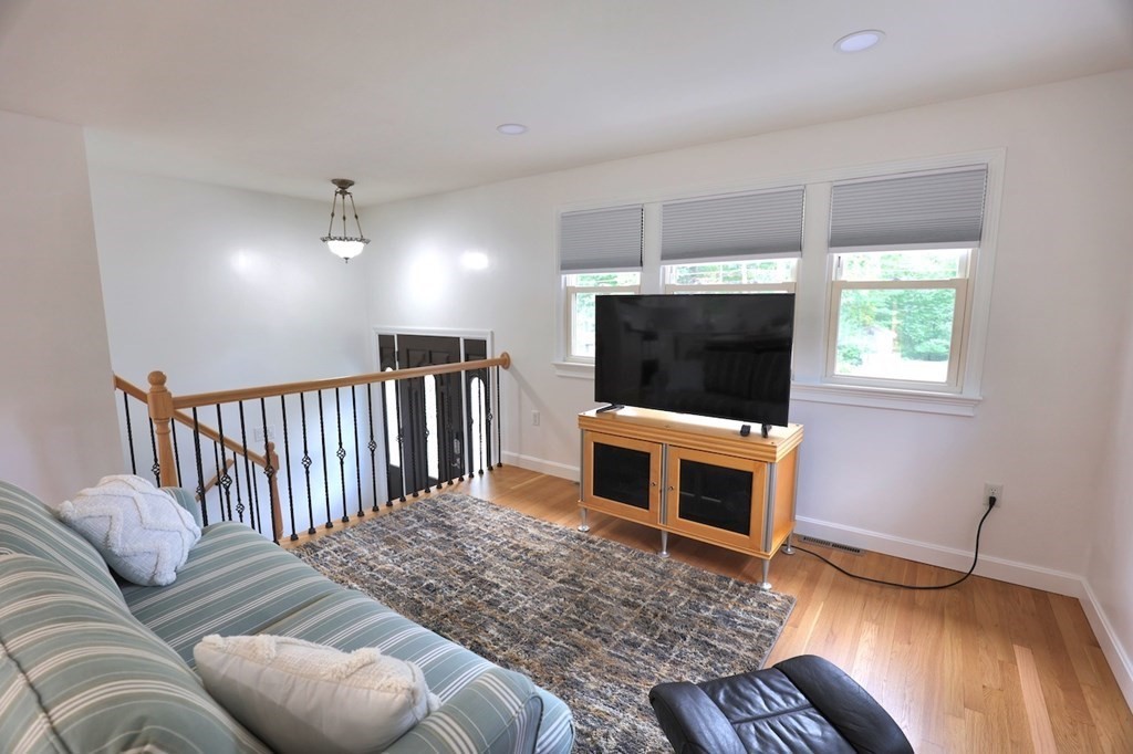 24 Sleigh Road Chelmsford, MA 01824 - Photo 8 of 40 Gallery Image 8