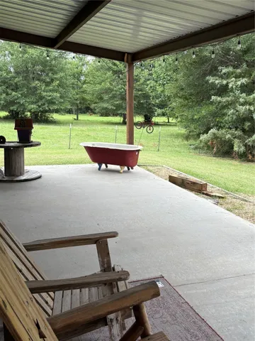 a view of yard with green space