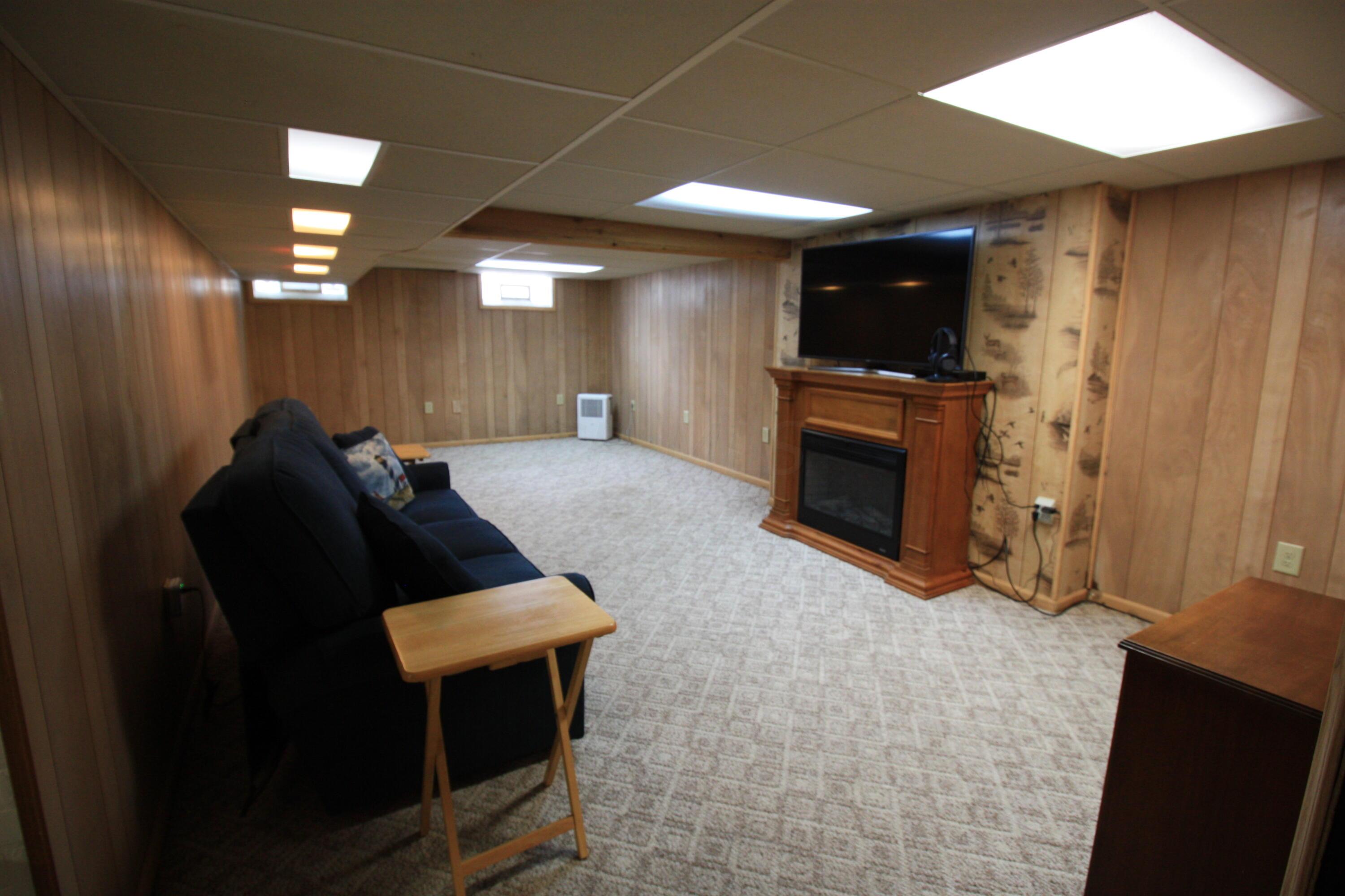 330 Topsfield Road Columbus, OH 43228 - Photo 17 of 28 Lower level finished recreation room