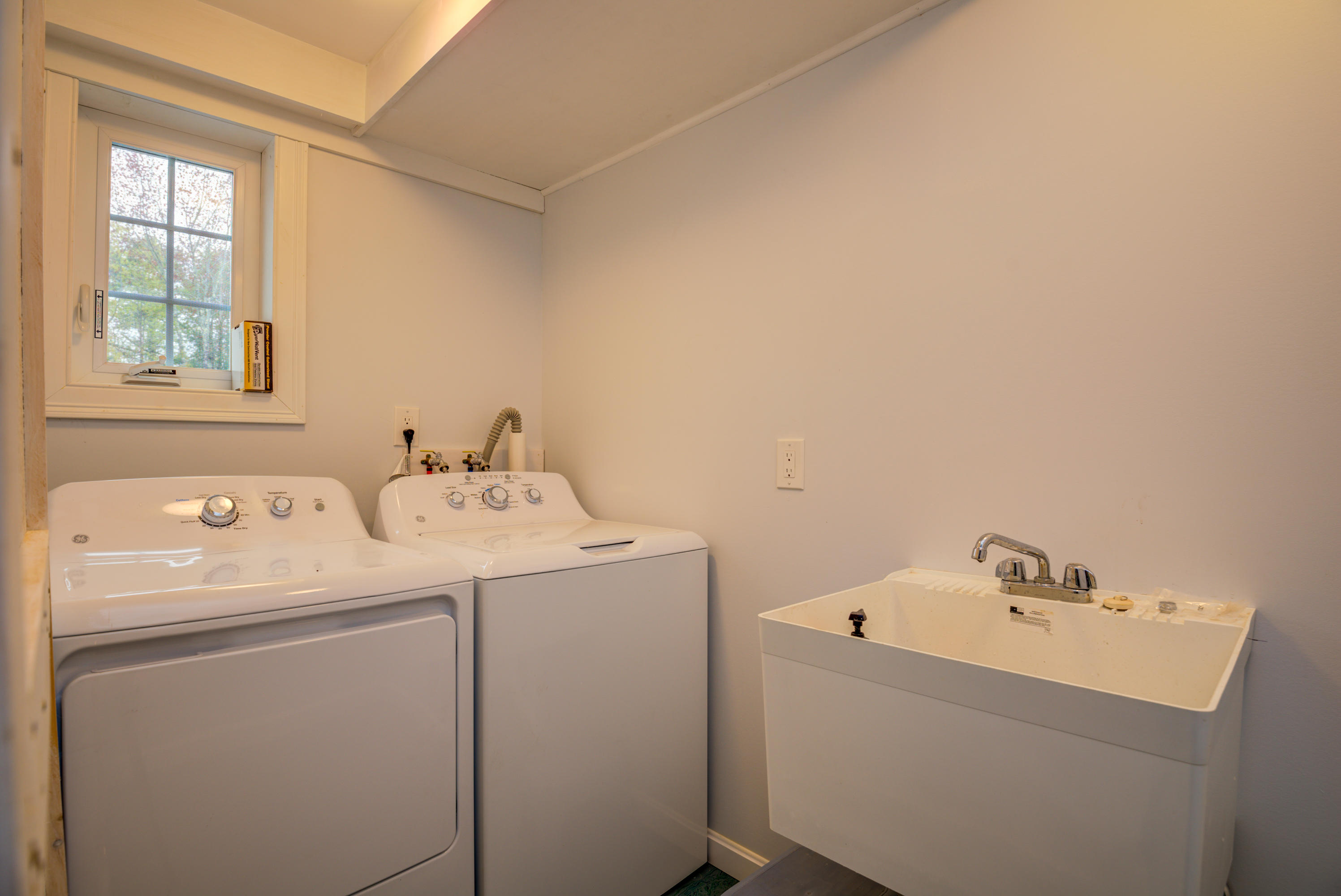 613 Cross Point Road Edgecomb, ME 04556 - Photo 17 of 27 laundry
