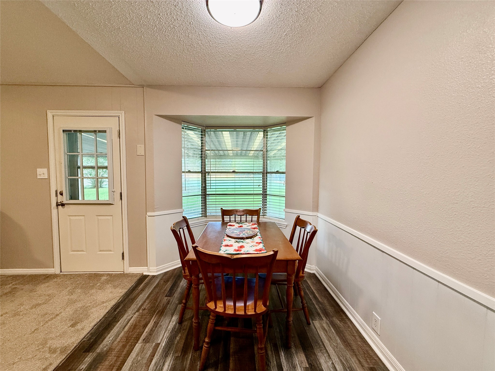 552 Sims Drive Angleton, TX 77515 - Photo 8 of 34 Cute dining space with backyard views