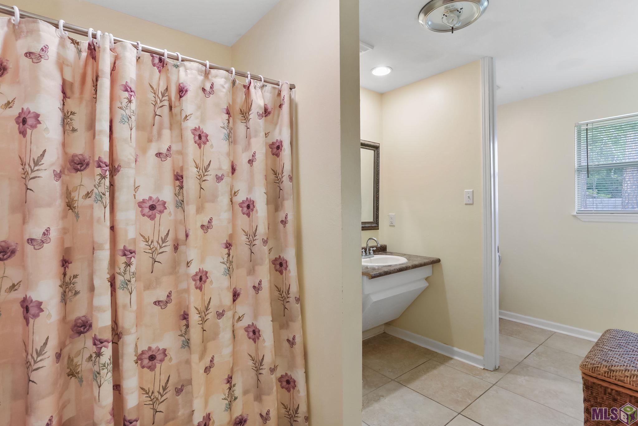 13343 East Parnell Avenue Baton Rouge, LA 70815 - Photo 14 of 17 Secondary Primary Bath