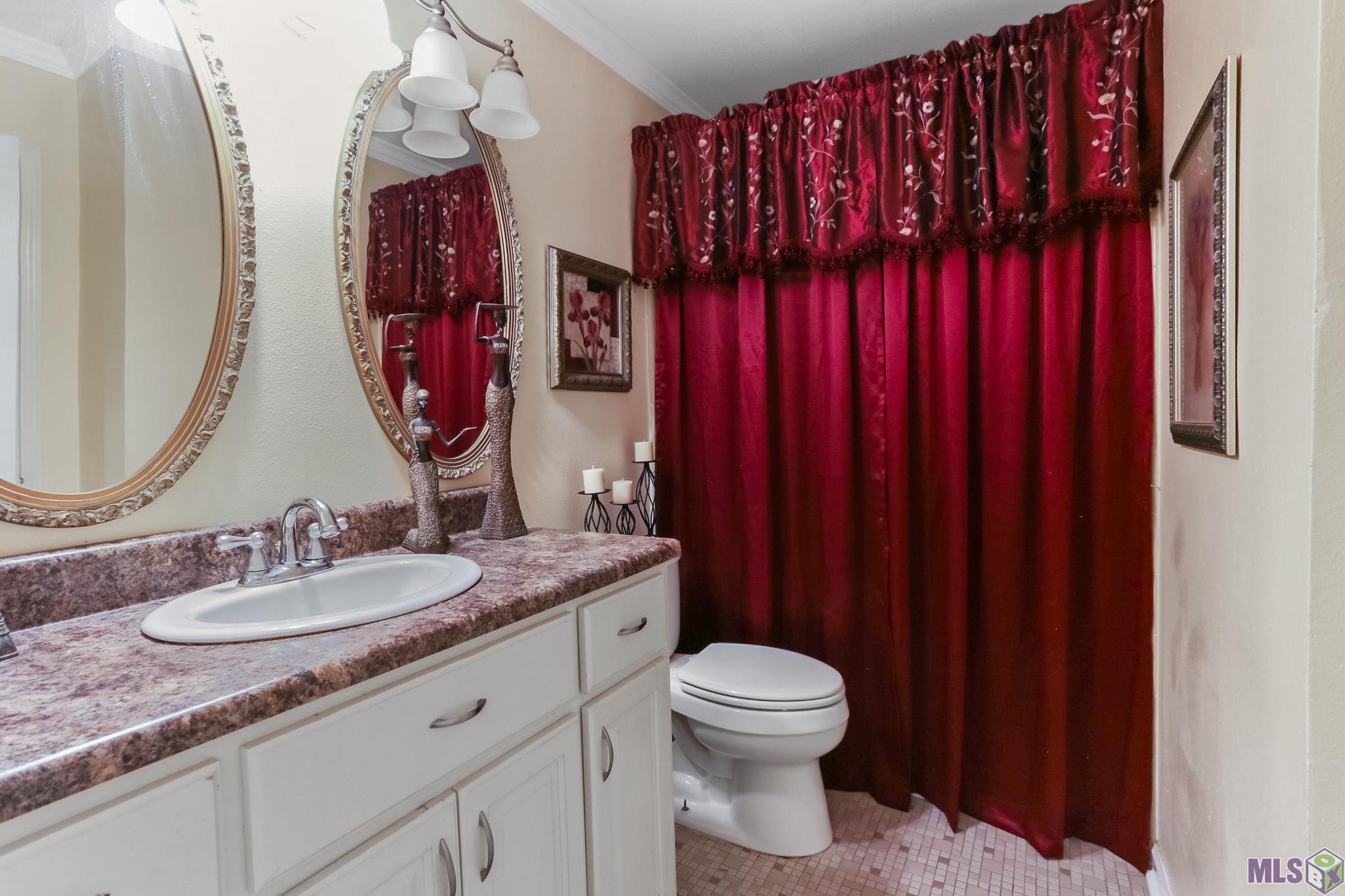 13343 East Parnell Avenue Baton Rouge, LA 70815 - Photo 16 of 17 Full Bathroom