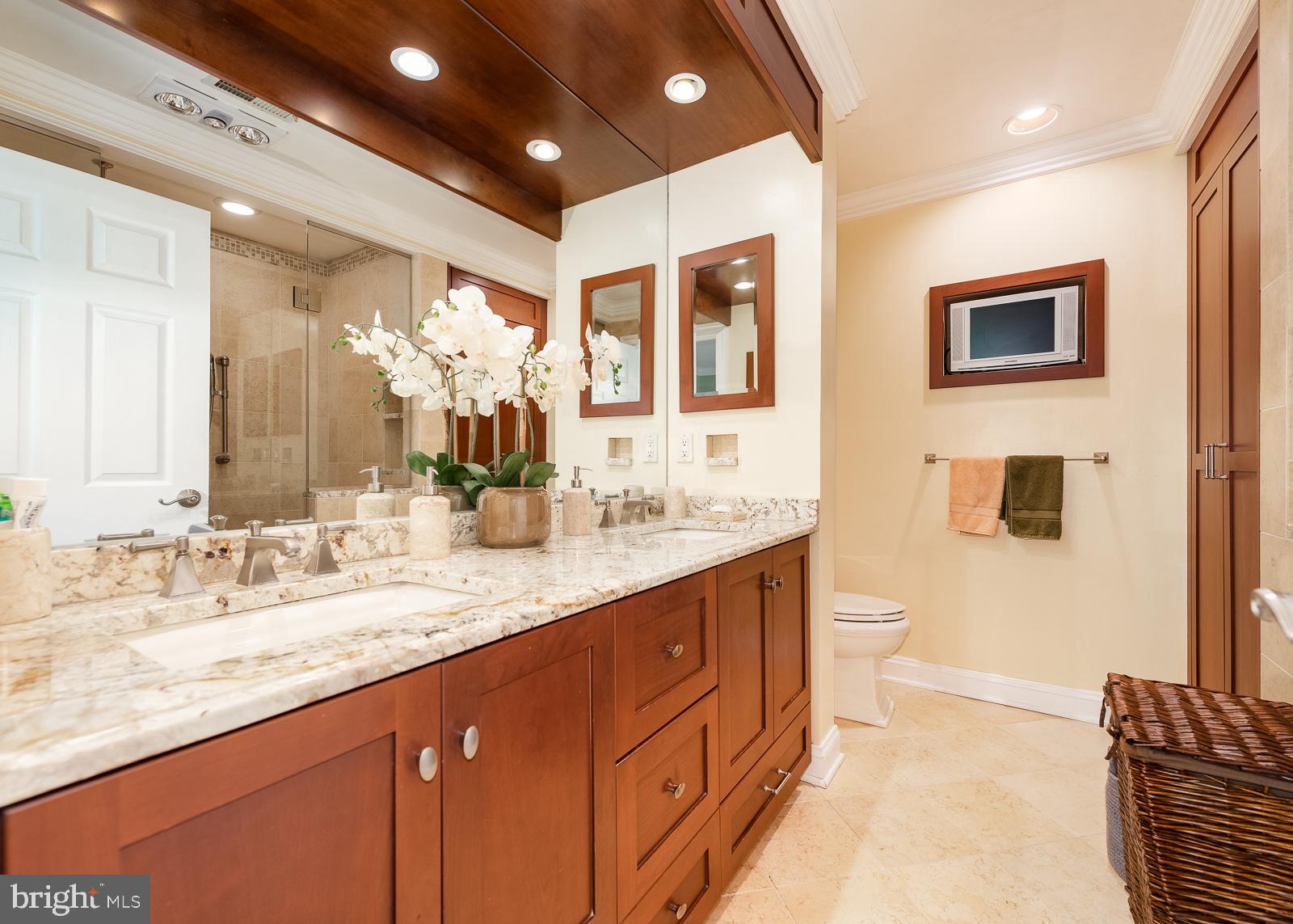 5235 Columbia Road, Unit 568 Columbia, MD 21044 - Photo 21 of 45 Double sink master bath