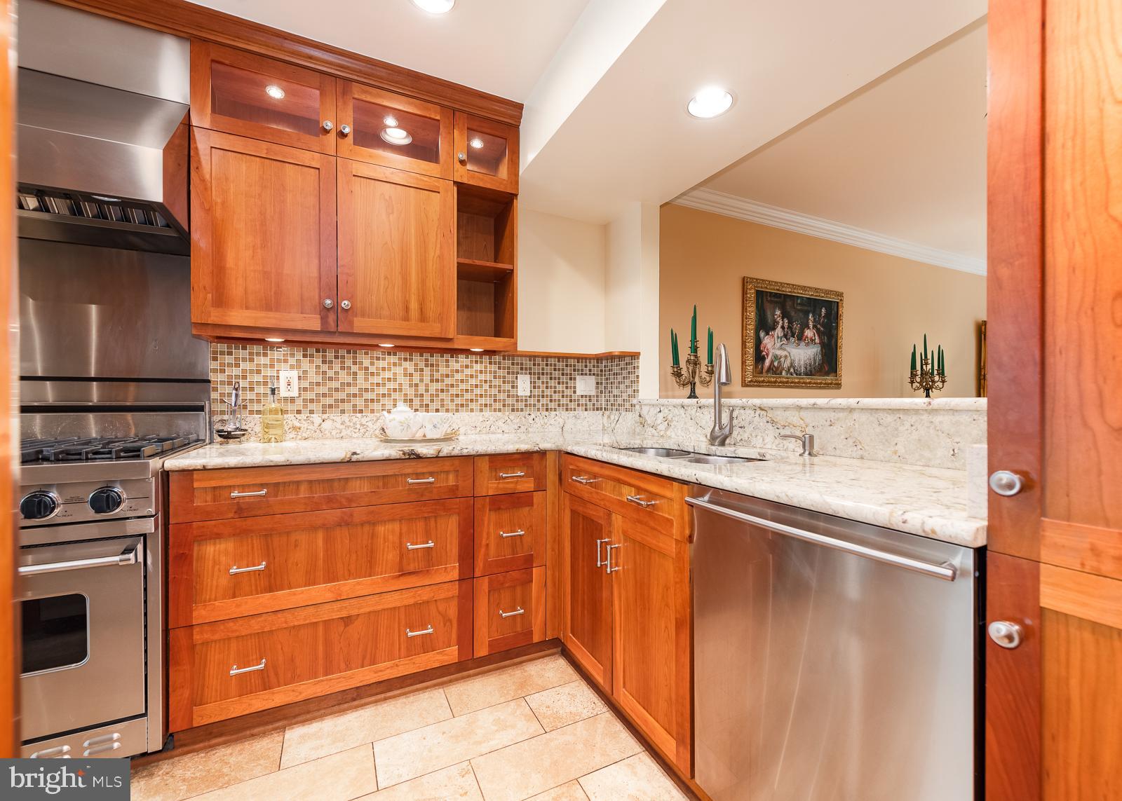 5235 Columbia Road, Unit 568 Columbia, MD 21044 - Photo 5 of 45 Kitchen opens to sining room