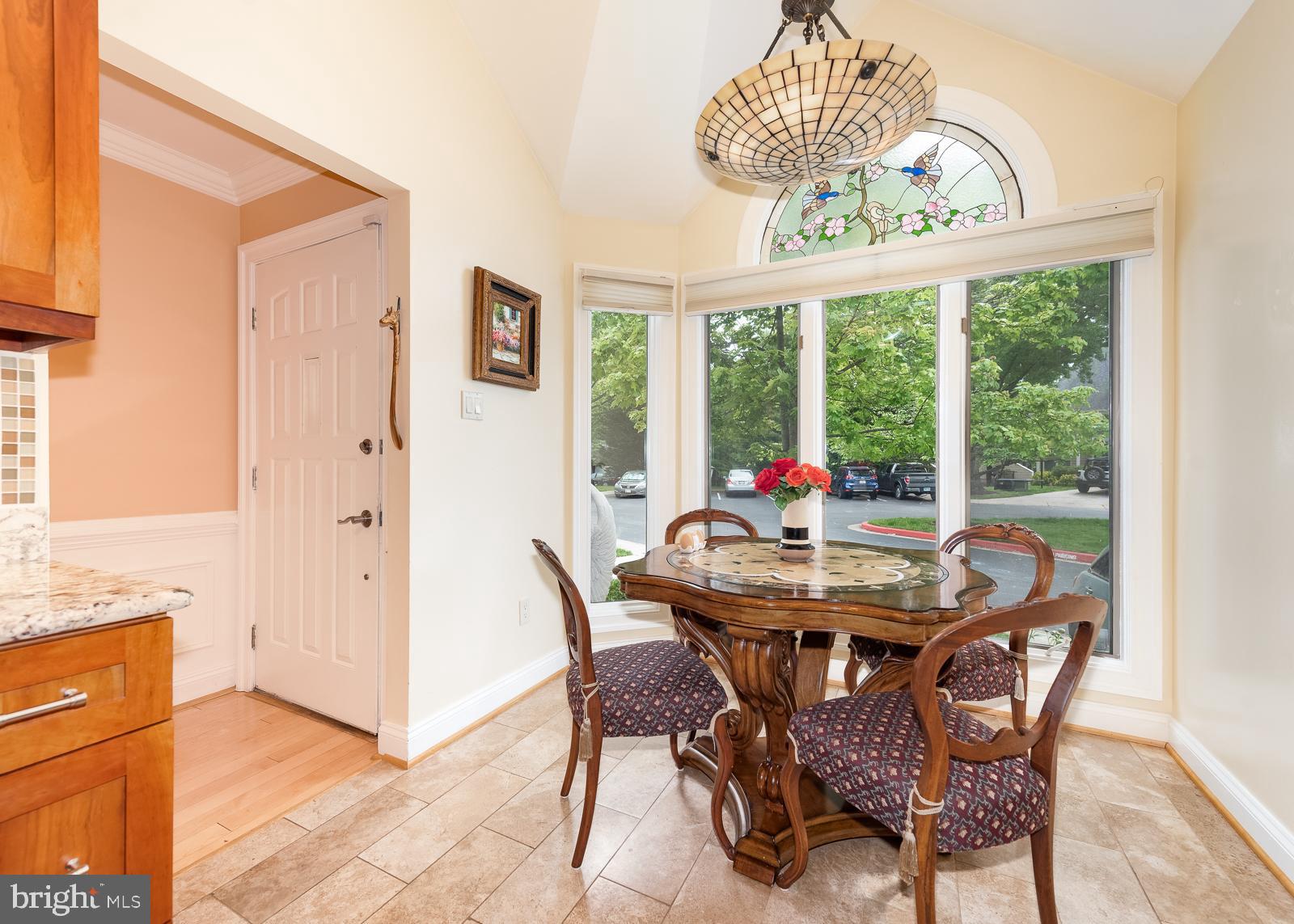 5235 Columbia Road, Unit 568 Columbia, MD 21044 - Photo 6 of 45 Elegant Eat-in Kitchen with a view