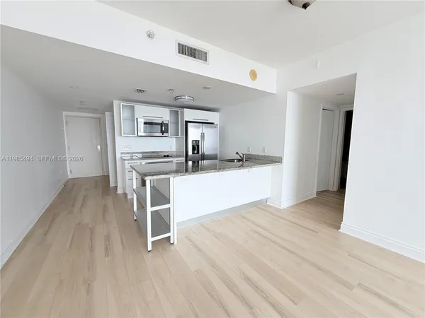 $2,950 | 185 Southwest 7th Street, Unit 3304, Miami, FL 33130