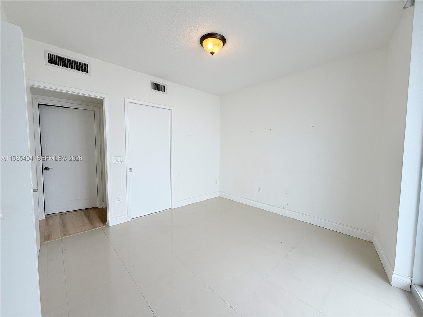185 Southwest 7th Street, Unit 3304 Miami, FL 33130 - Photo 5 of 17 a view of an empty room