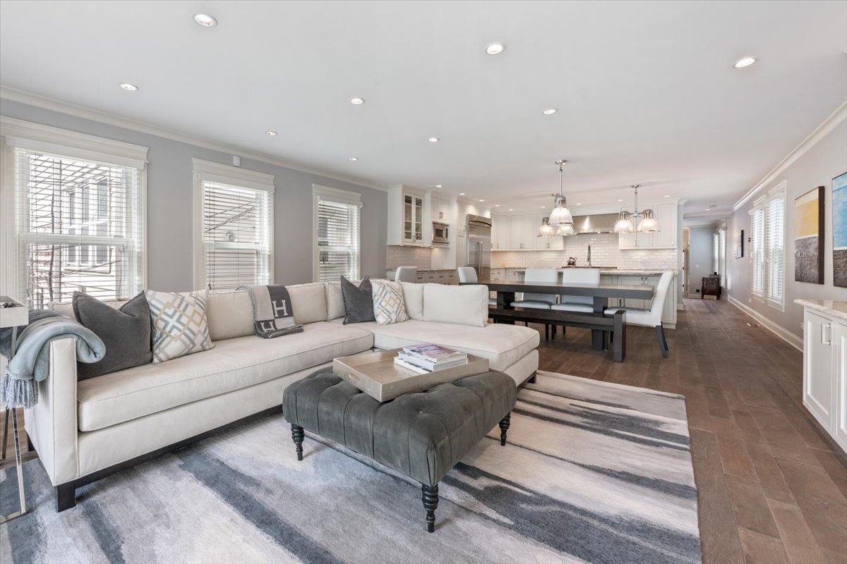 1019 West George Street Chicago, IL 60657 - Photo 10 of 43