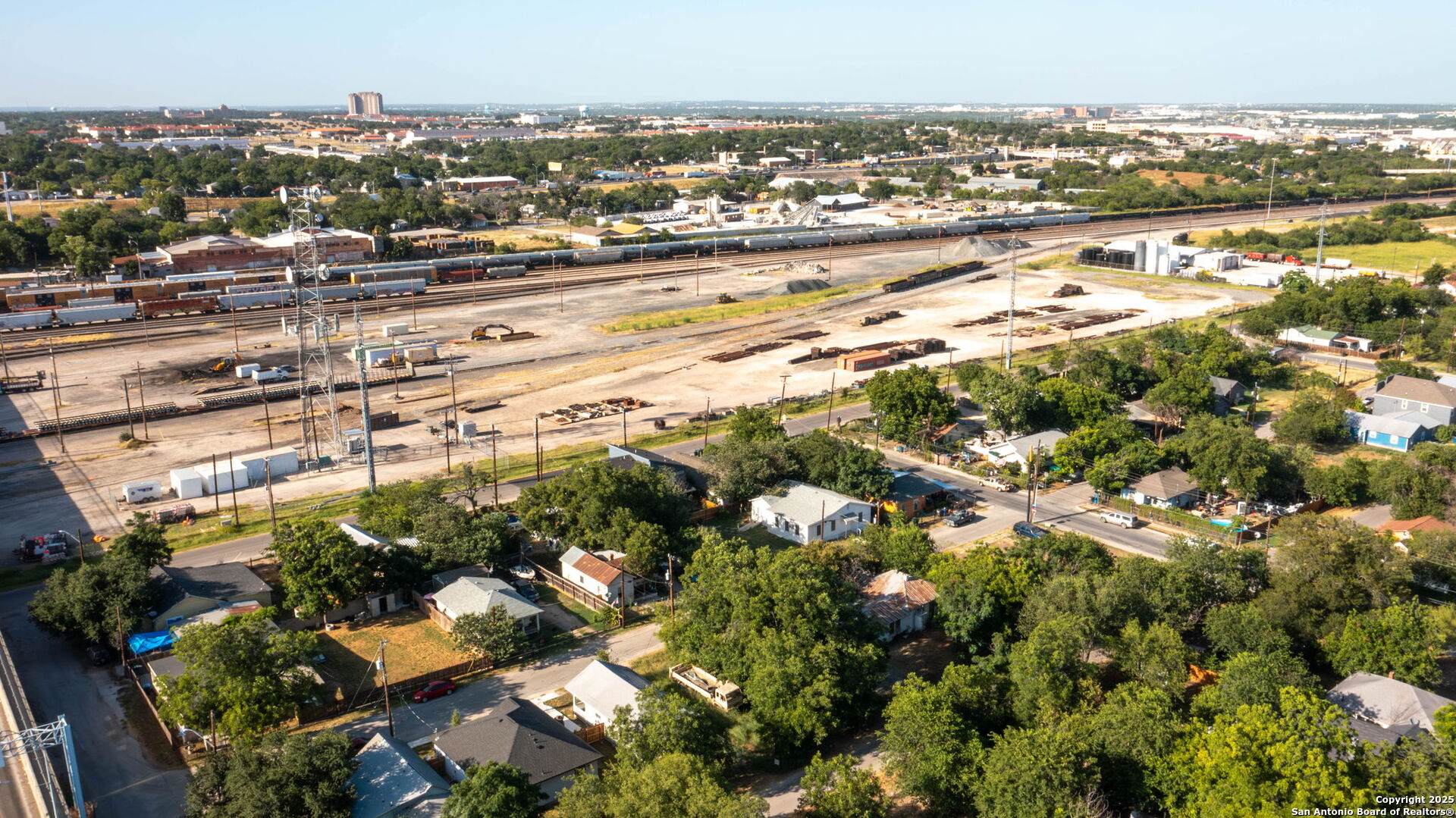 1322 Sherman San Antonio, TX 78202 - Photo 2 of 5 a view of a city