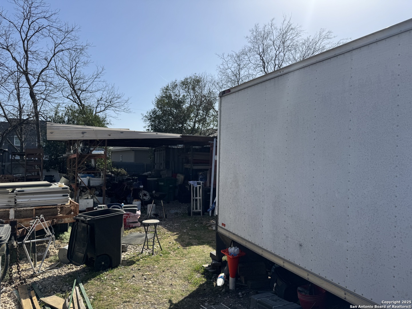 1322 Sherman San Antonio, TX 78202 - Photo 4 of 5 an outdoor space with lots of furniture