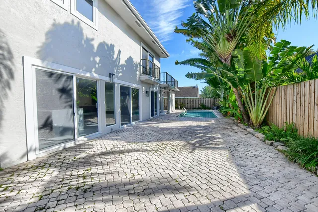 $1,525,000 | 23352 Lago Mar Circle, Boca Raton, FL 33433