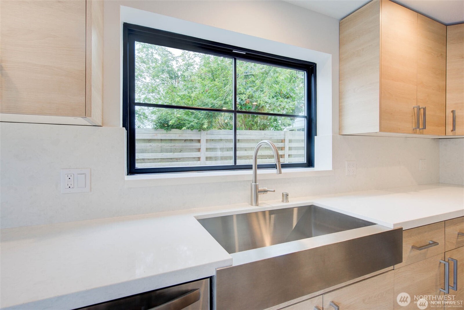 4606 Northeast 47th Street Seattle, WA 98105 - Photo 25 of 36