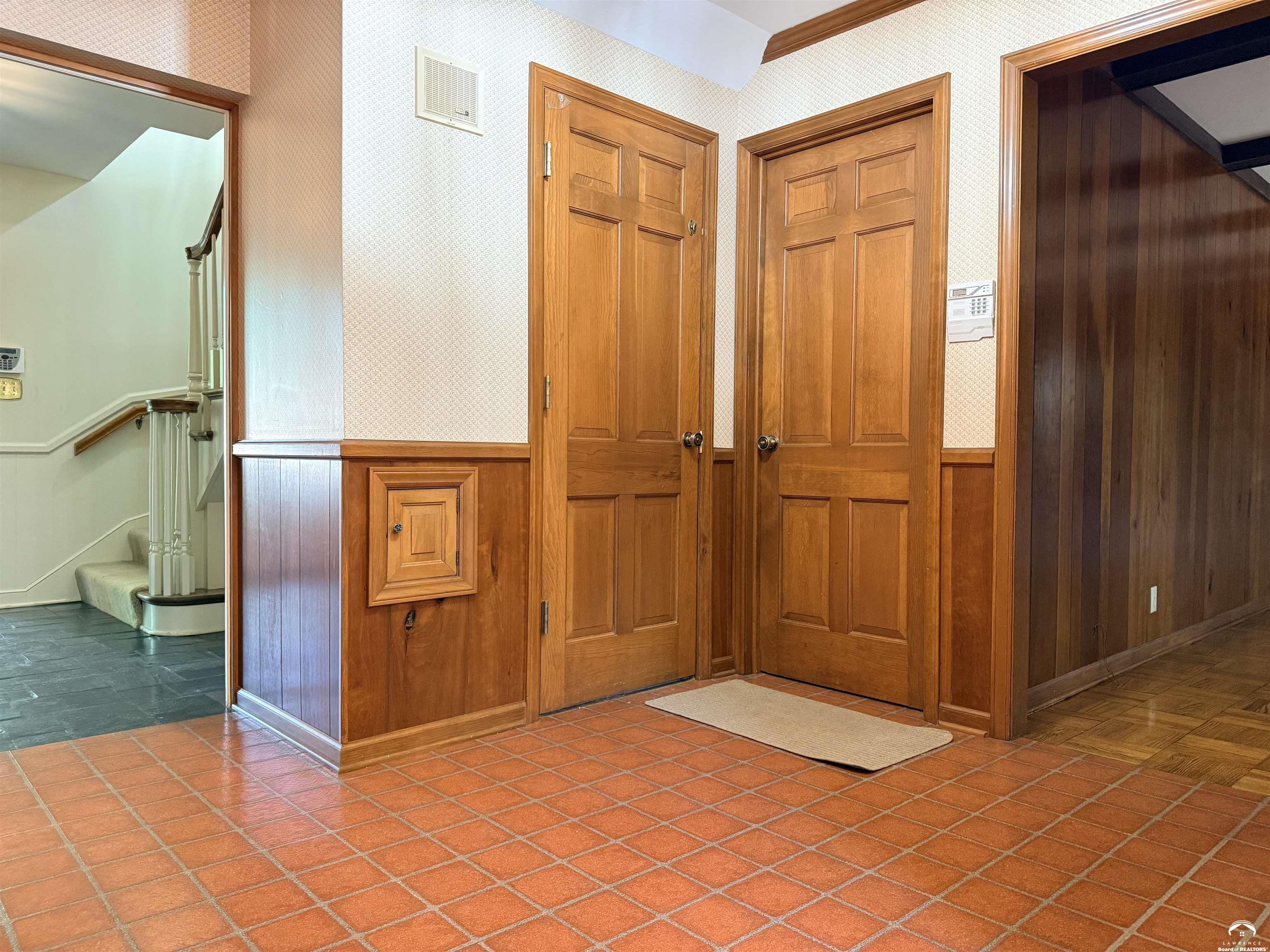2806 Schwarz Road Lawrence, KS 66049 - Photo 4 of 72