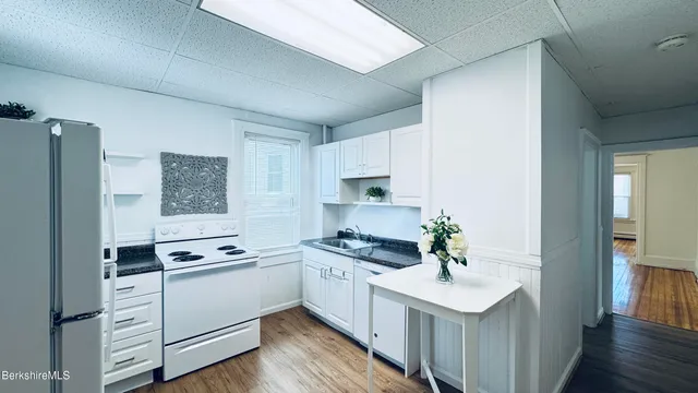 $1,400 | 35 Livingston Avenue, Pittsfield, MA 01201