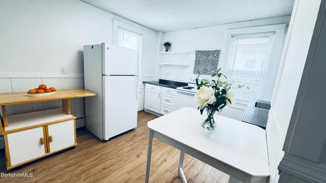 $1,400 | 35 Livingston Avenue, Pittsfield, MA 01201