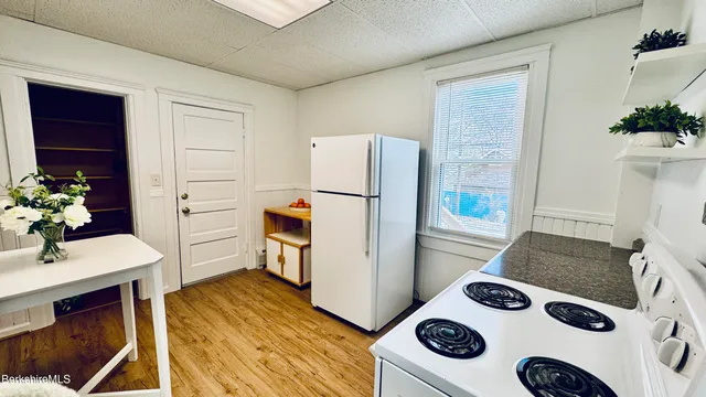 $1,400 | 35 Livingston Avenue, Pittsfield, MA 01201