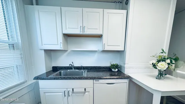 $1,400 | 35 Livingston Avenue, Pittsfield, MA 01201