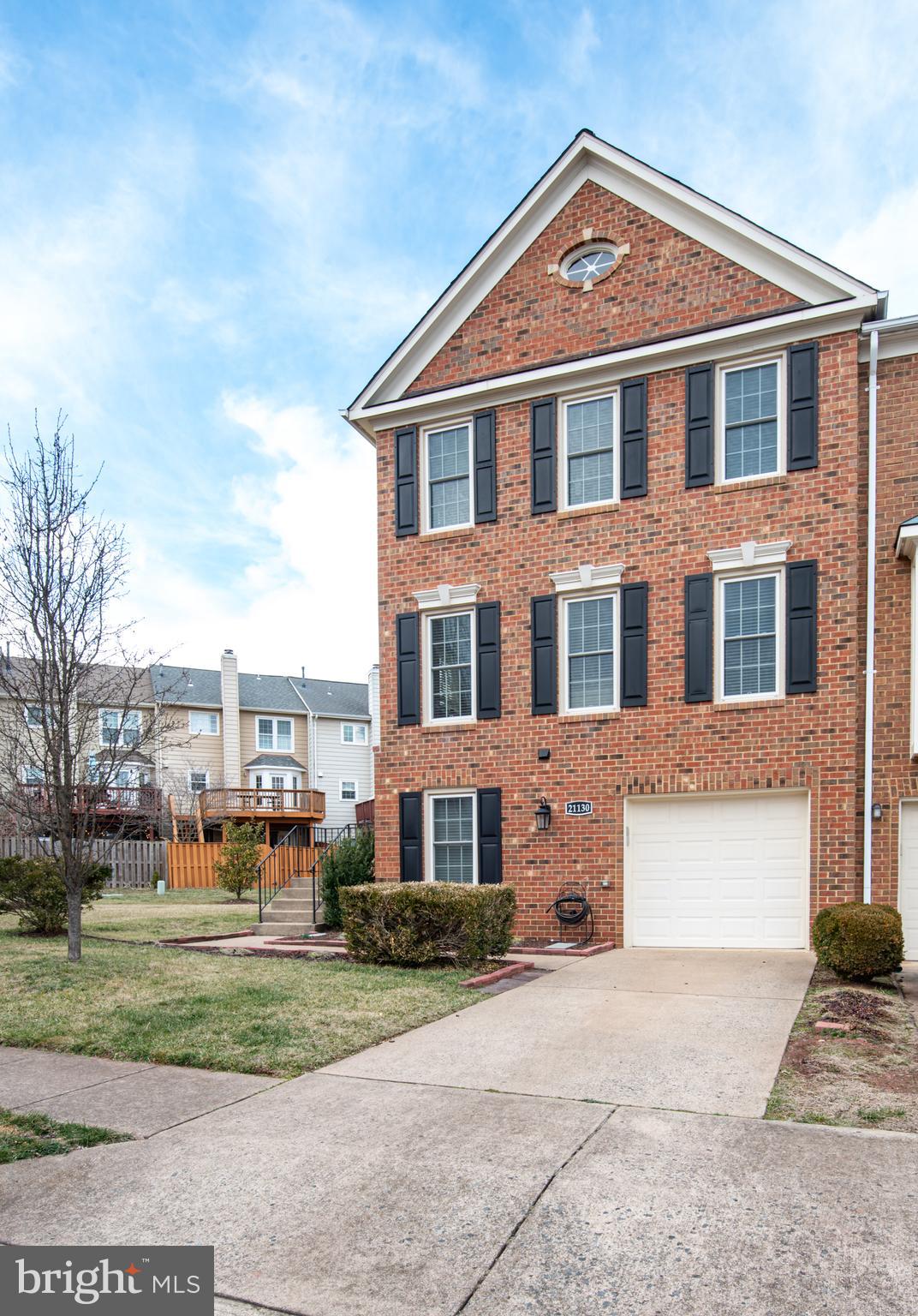 21130 Dray Terrace Ashburn, VA 20147 - Photo 4 of 42