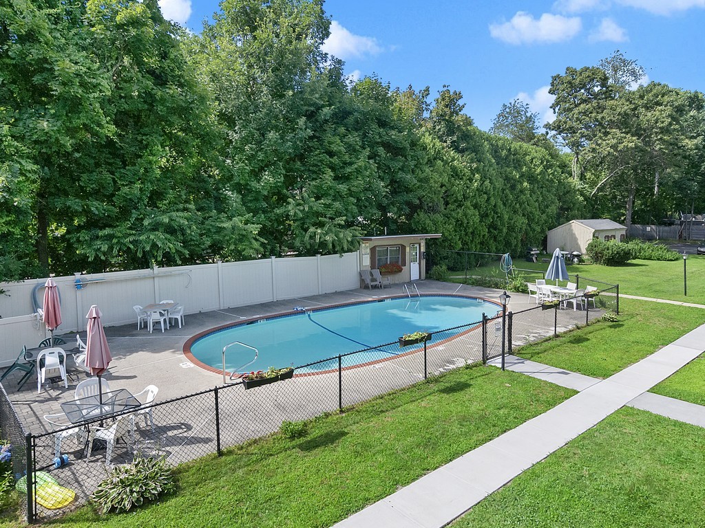 76 Renwick Road, Unit B Wakefield, MA 01880 - Photo 11 of 15