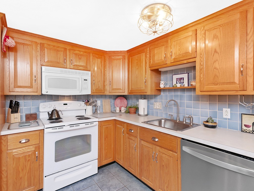 76 Renwick Road, Unit B Wakefield, MA 01880 - Photo 5 of 15