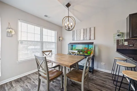 $200,000 | 1281 North Red Oak Circle, Unit 3, Round Lake Beach, IL 60073