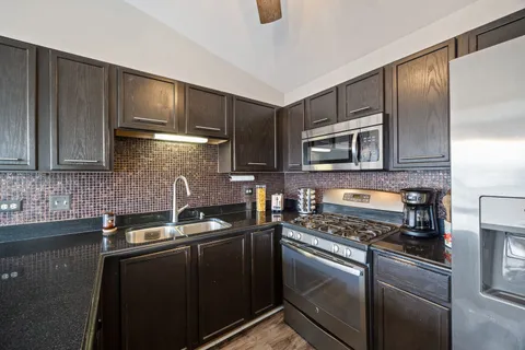 $200,000 | 1281 North Red Oak Circle, Unit 3, Round Lake Beach, IL 60073