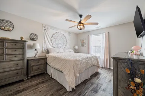 $200,000 | 1281 North Red Oak Circle, Unit 3, Round Lake Beach, IL 60073