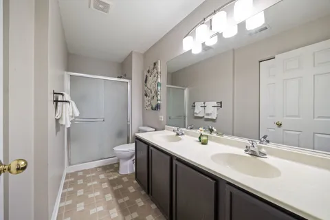 $200,000 | 1281 North Red Oak Circle, Unit 3, Round Lake Beach, IL 60073