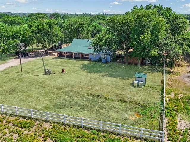a sign that is sitting on a sidewalk