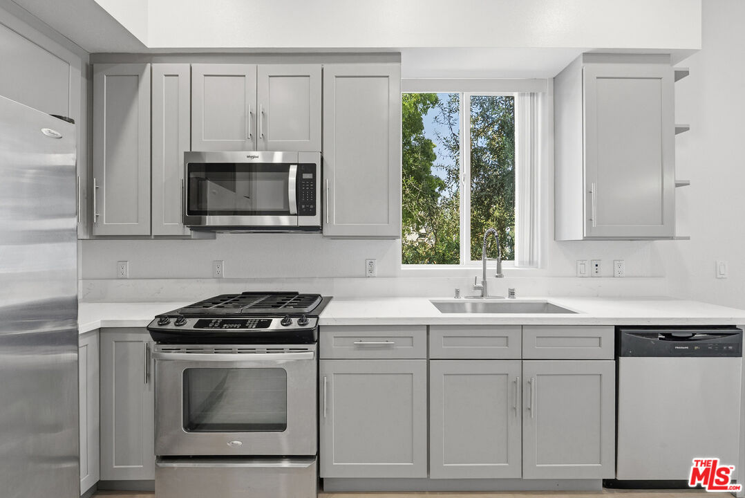 12920 West Runway Road, Unit 120 Los Angeles, CA 90094 - Photo 5 of 26