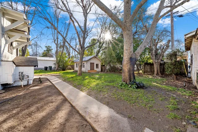 a view of a house with backyard and sitting area