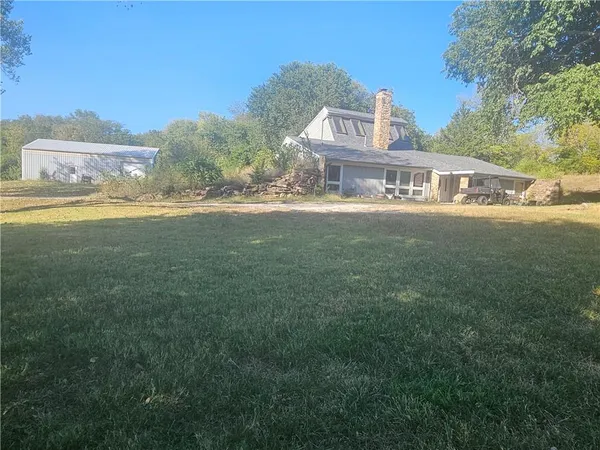 $750,000 | 24625 Old Kc Road, Paola, KS 66071