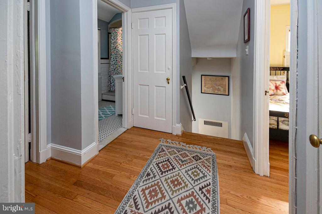 318 Paddington Road Baltimore, MD 21212 - Photo 10 of 24 Landing Upstairs.