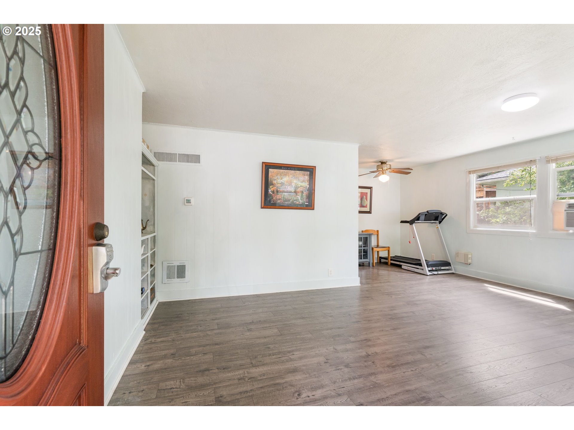 11870 Southwest 13th Street Beaverton, OR 97005 - Photo 4 of 32 a view of a livingroom with wooden floor and workspace
