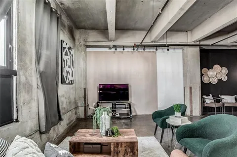 $320,000 | 360 West Pershing Road, Unit 110, Kansas City, MO 64108