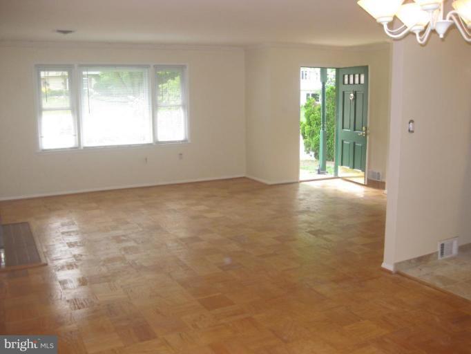 7421 Exmore Street Springfield, VA 22150 - Photo 2 of 18 Living Room