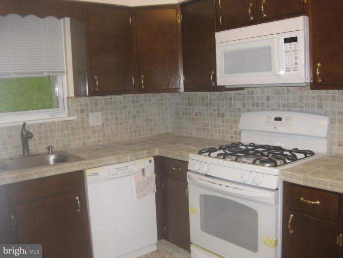 7421 Exmore Street Springfield, VA 22150 - Photo 9 of 18 Kitchen/Dining Room