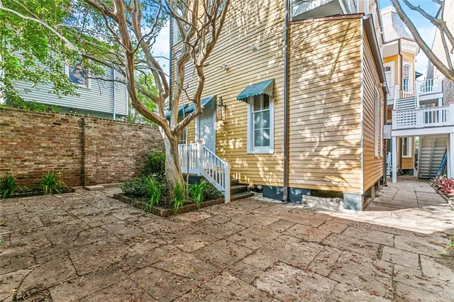 $2,175 | 632 Esplanade Avenue, Unit 102, New Orleans, LA 70116