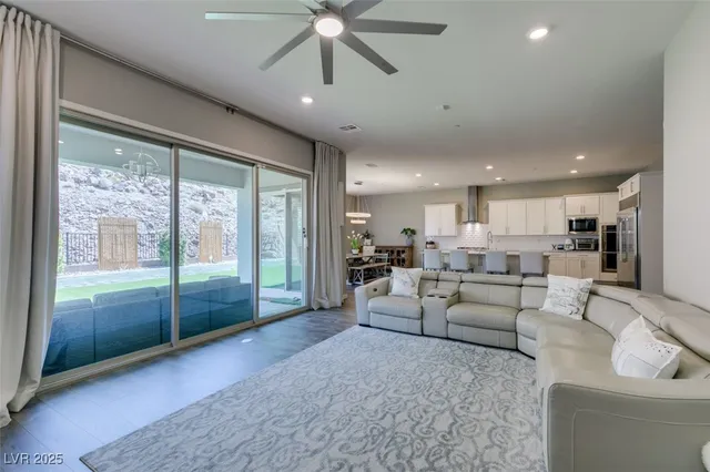 $4,725 | 818 Horizon Canyon Drive, Henderson, NV 89052