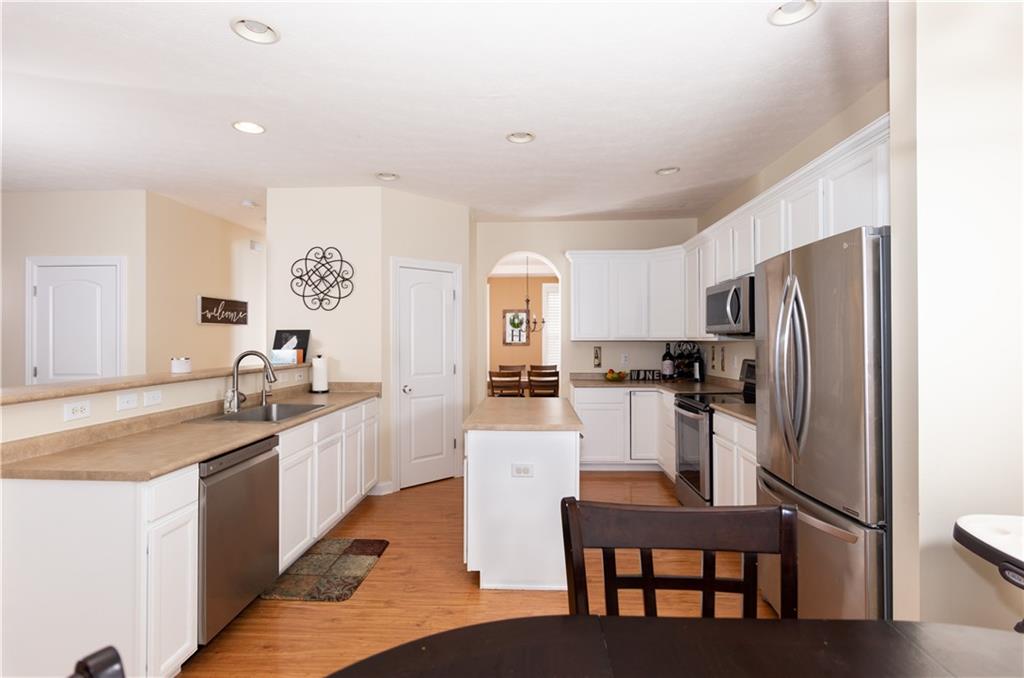 3019 Sleeping Ridge Way Indianapolis, IN 46217 - Photo 6 of 33 Gallery Image 6