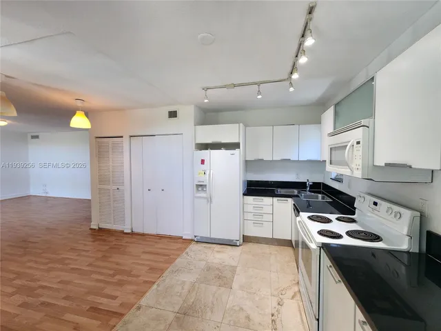 $2,650 | 1080 99th Street, Unit 331, Bay Harbor Islands, FL 33154