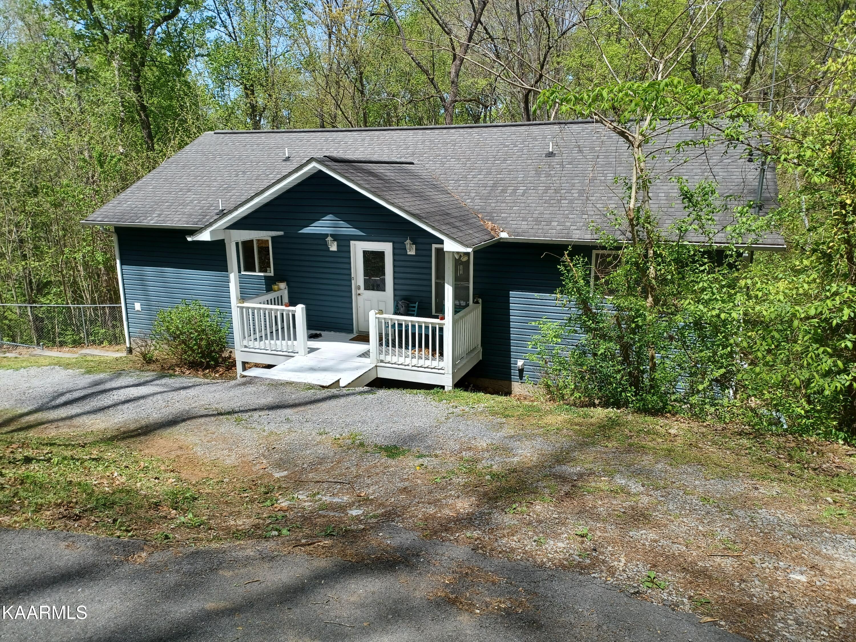 2067 Highpoint Way Sevierville, TN 37876 - Photo 3 of 39 entrance