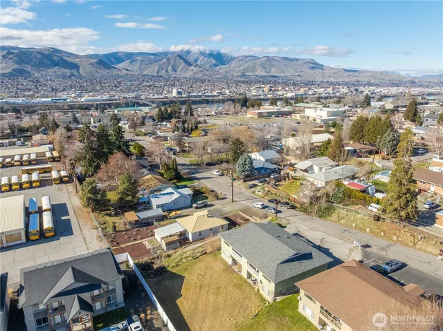 $738,000 | 410 7th Street Northeast, Unit 14, East Wenatchee, WA 98802