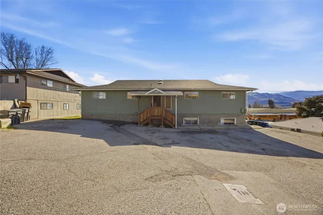 $738,000 | 410 7th Street Northeast, Unit 14, East Wenatchee, WA 98802