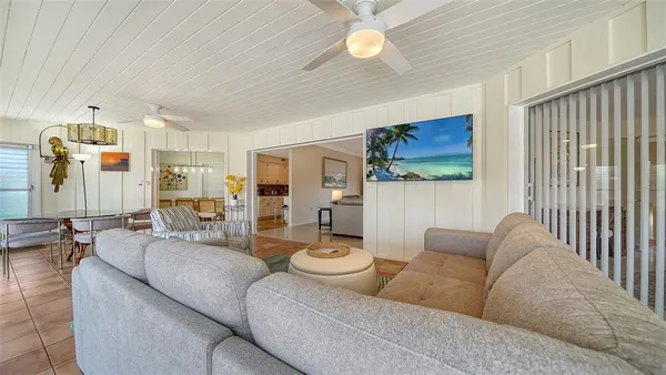 $3,500 | 1718 Caribbean Drive, Sarasota, FL 34231