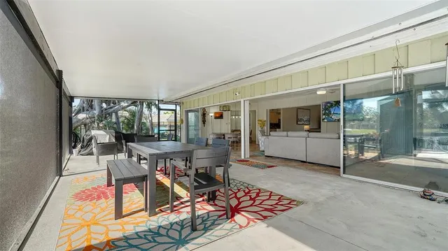 a view of back yard of the house