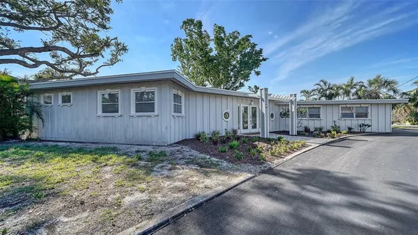 $3,500 | 1718 Caribbean Drive, Sarasota, FL 34231