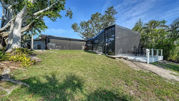 $3,500 | 1718 Caribbean Drive, Sarasota, FL 34231