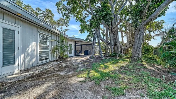 $3,500 | 1718 Caribbean Drive, Sarasota, FL 34231